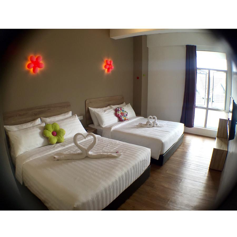 Flora Hotel *